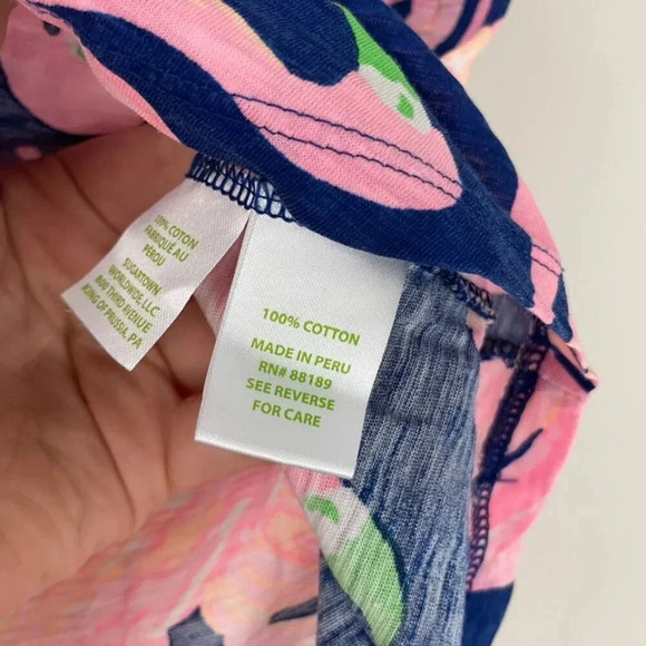 Lilly Pulitzer Ida V Neck T-Shirt in Gimme Some Leg Flamingo Size XS - Picture 4 of 6